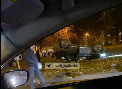ДТП в Харькове: жесткая авария с перевертышем - разбиты два авто (фото, видео)