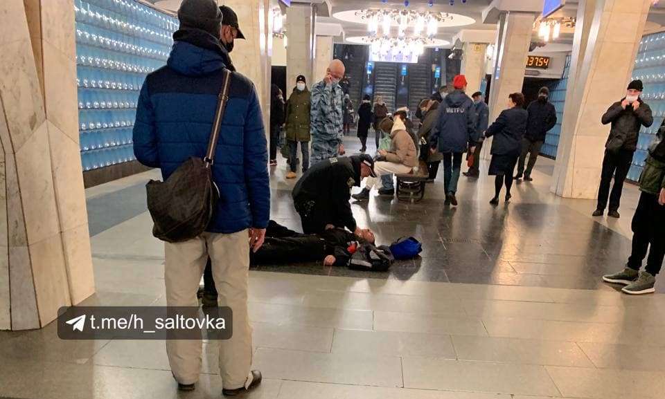 Криминал Харьков: на станции метро умер мужчина