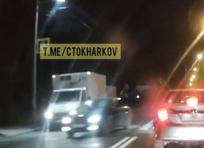 ДТП в Харькове: пешеход отлетел от мощного удара машины  - момент аварии  (видео)