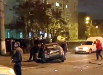 ДТП: на проспекте в Харькове - жесткая встреча БМВ и Ланоса (фото, видео)