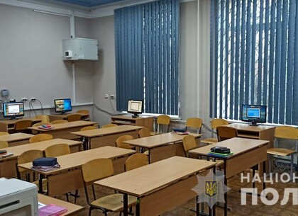 Эвакуированы тысячи: полиция не нашла бомб в школах Харькова