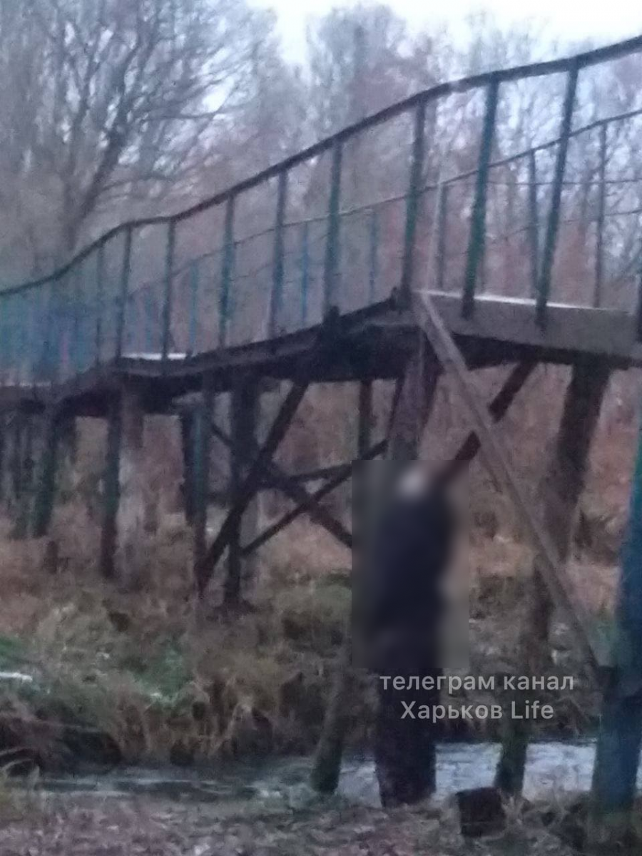 В Харькове на мосту повесился мужчина