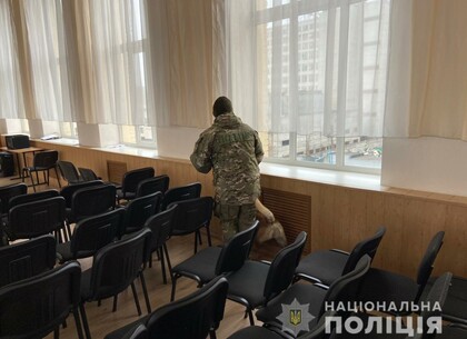 В Харькове эвакуированы сотни детей: в проверенной школе взрывчатки не найдено