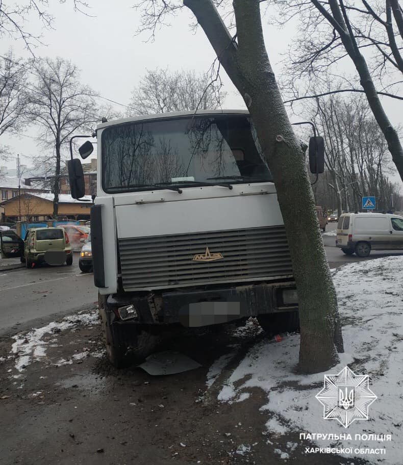 ДТП Харьков: Kia и МАЗ столкнулись на улице Мира