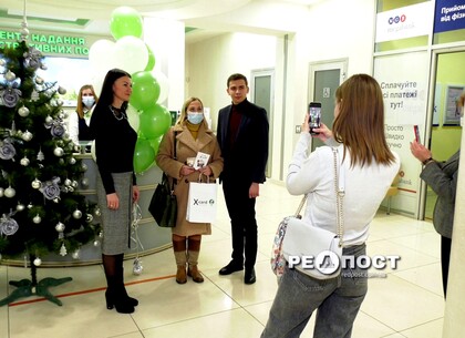 В Харькове выдали 300 000 «Карту харьковчанина»: владелица получила подарки