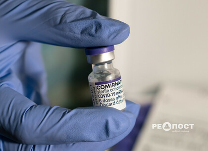 Две дозы вакцины Pfizer защищают не всех детей от коронавируса