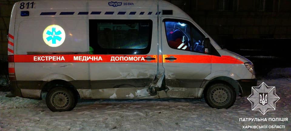 ДТП Харьков: на улице Сумской Скорая помощь столкнулась с Volkswagen Caddy