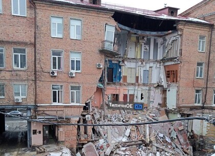 В Харькове обвалилась стена офисного здания (фото)