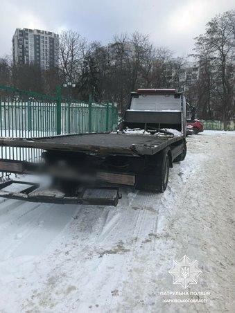 ДТП Харьков: на улице Клочковской водитель эвакуатора снес столб освещения