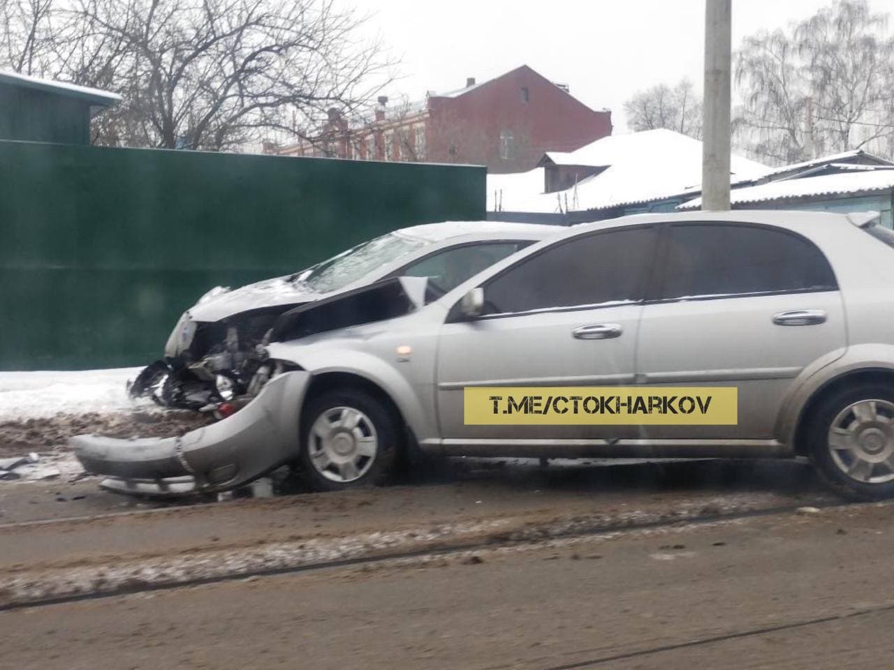 В Харькове на Гольберговской столкнулись Chevrolet Lanos и Nissan Leaf