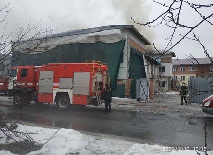 В Харькове произошел крупный пожар в промзоне (видео)