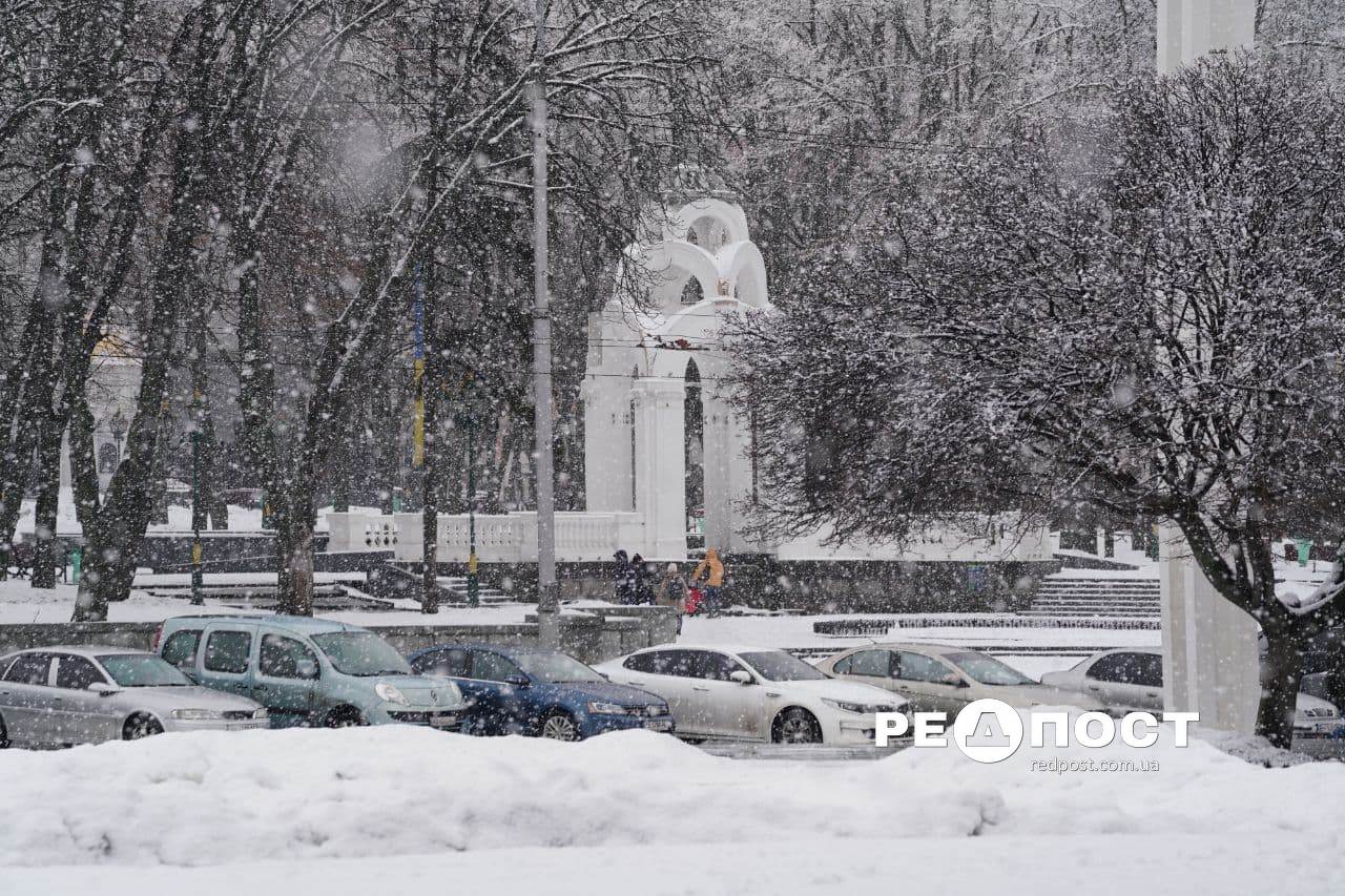 Снежное февральское утро в Харькове (фото)