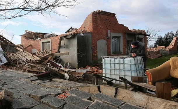 Катастрофа: В сеть слили видео урагана в Польше и Германии - есть жертвы, разрушенные дома, перевернутые грузовики