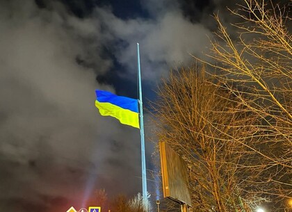 В Харькове приспустили флаг на самом высоком флагштоке страны (фото)