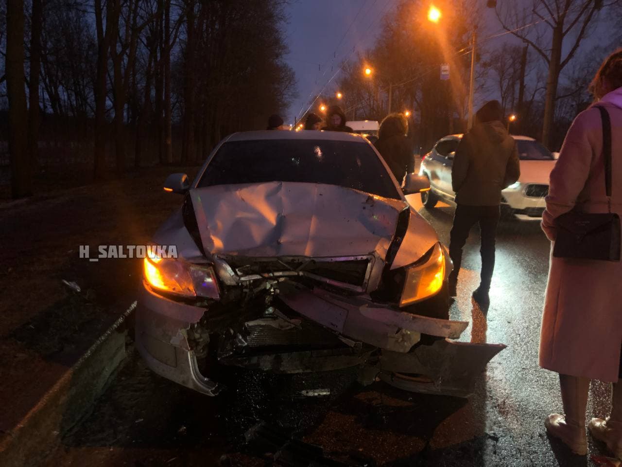 ДТП Харьков: В сеть слили видео момента аварии, как Skoda жестко врезалась в Hyundai, разворотив в щепки салон сзади на Московском проспекте