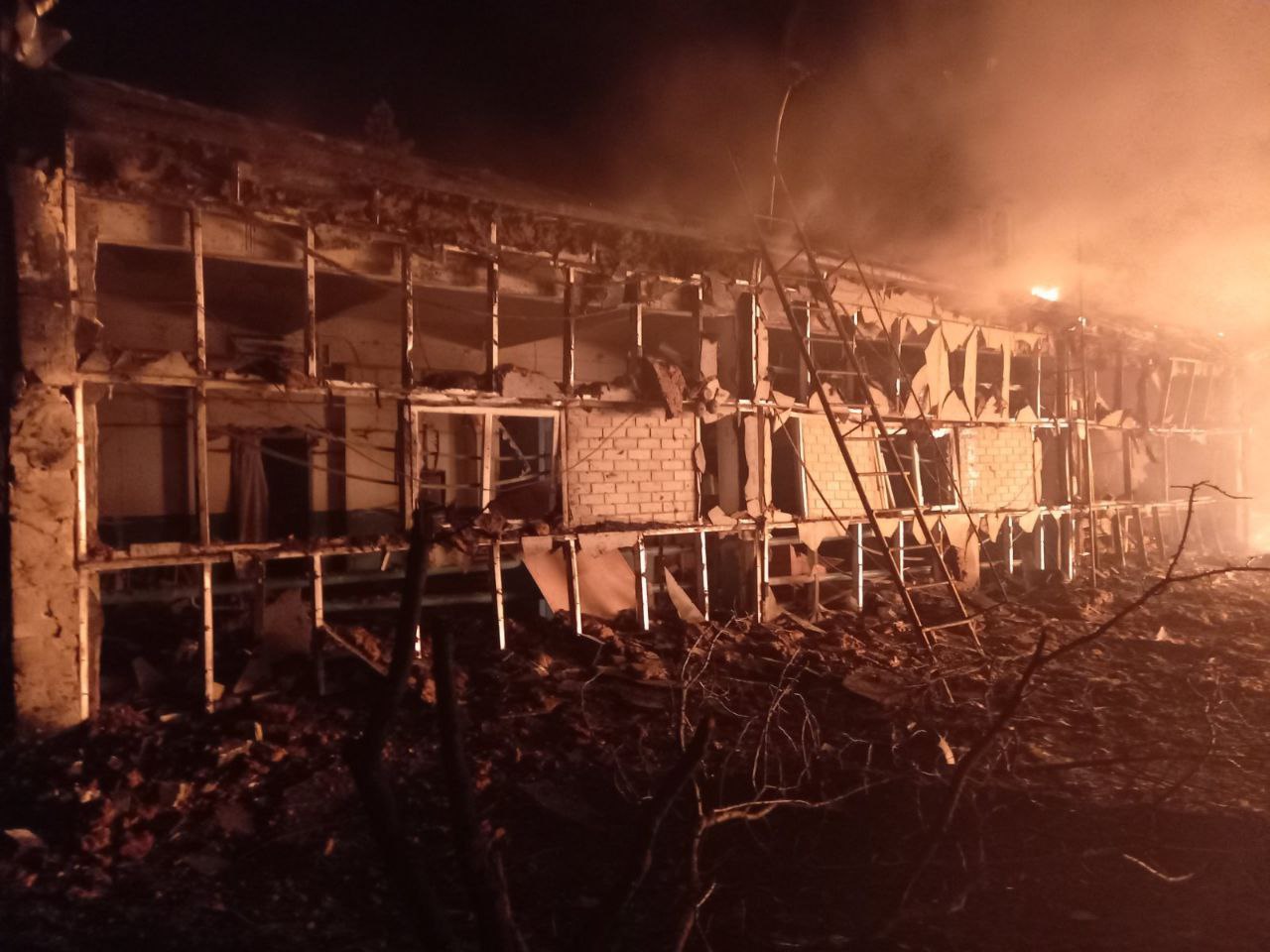 На Харьковщине российские оккупанты обстреляли комплекс Шебелинкагаздобычи