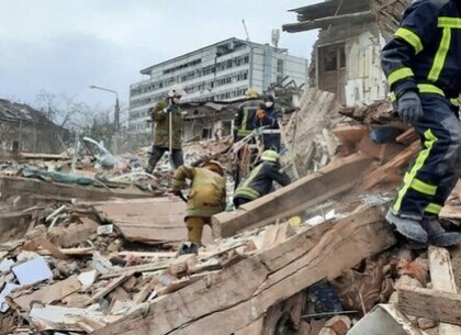 Харьковчан зовут разбирать завалы разрушенных домов