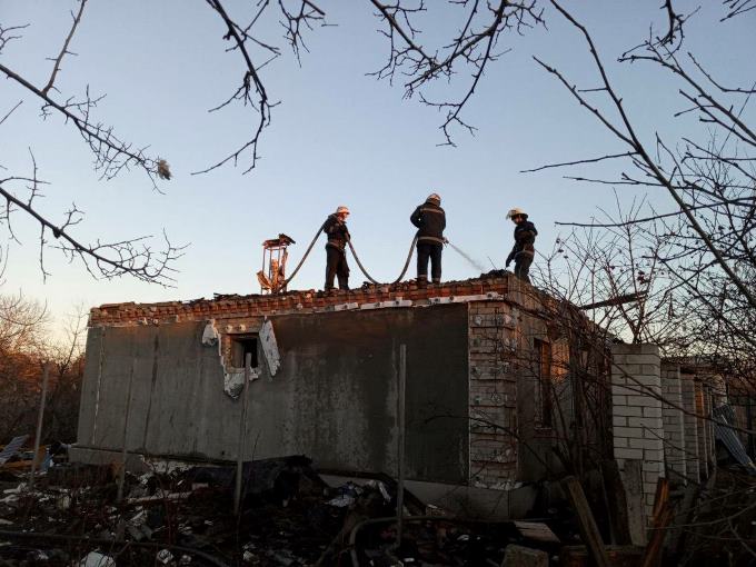 За сутки с 22 по 23 марта спасатели Харьковского гарнизона ГСЧС совершили 33 выезда для ликвидации пожаров, а также разбор завалов разрушенных зданий.
