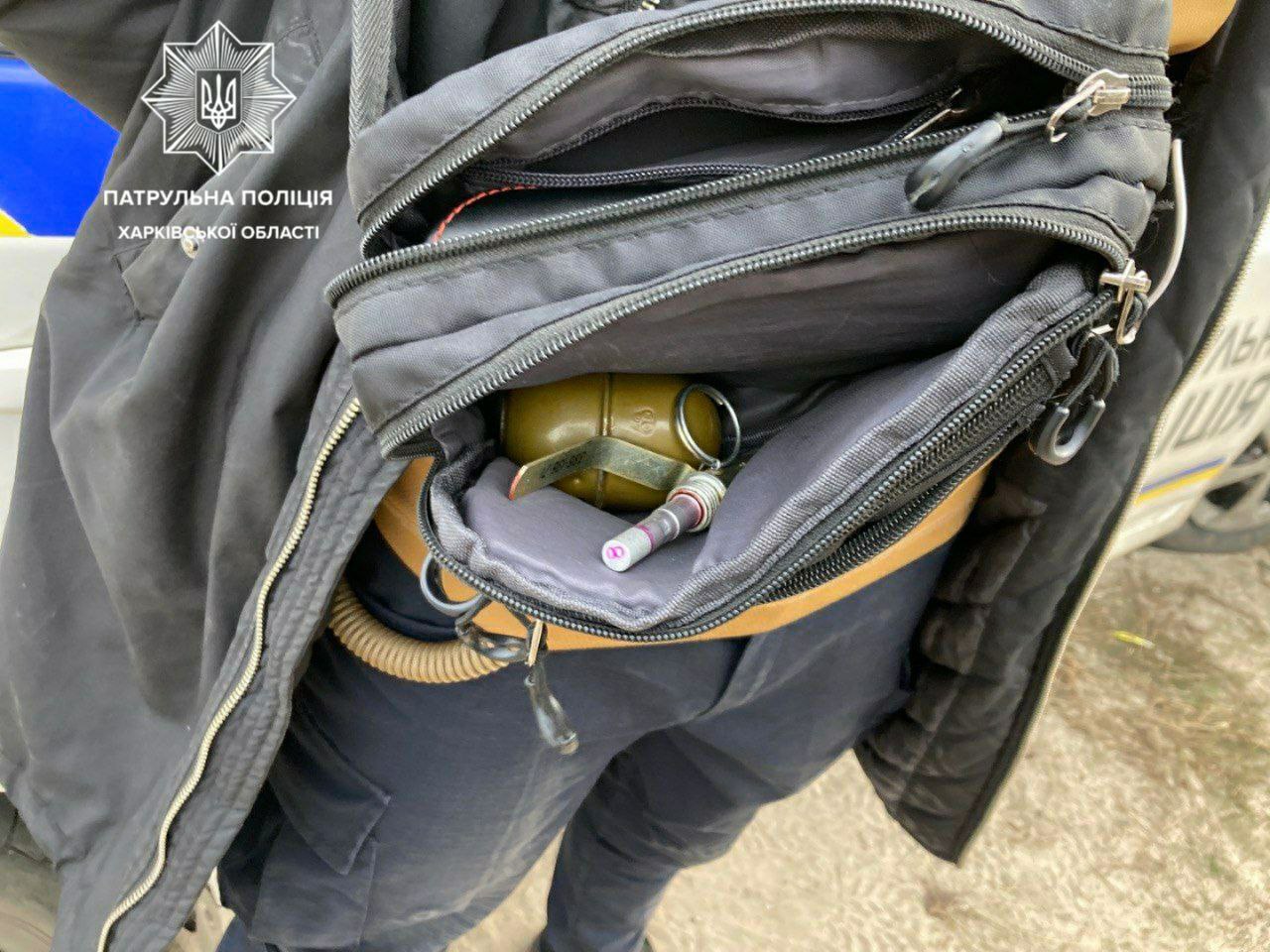 Криминал Харьков: Пытался сбежать от патрульных и был задержан мужчина с гранатой и наркотиками