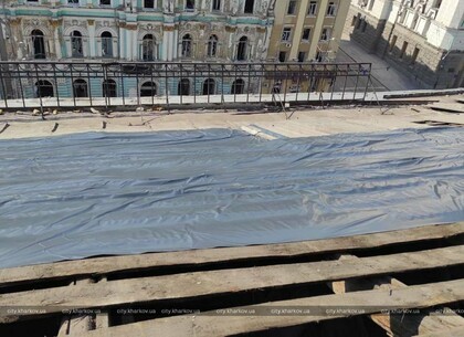 В Харькове начинают ремонт пострадавших от бомбежки крыш
