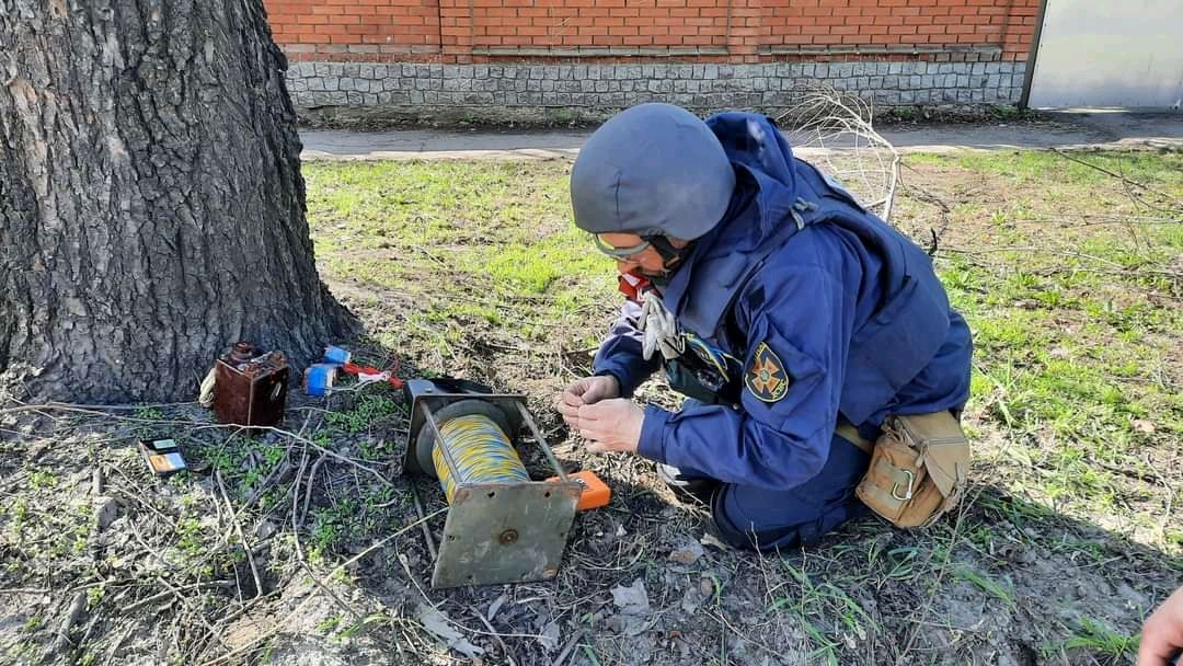 Агрессия России: Саперы спасают харьковчан от неразорвавшихся мин оккупантов