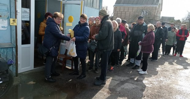 В Харькове жителям частного сектора доставляют гуманитарную помощь