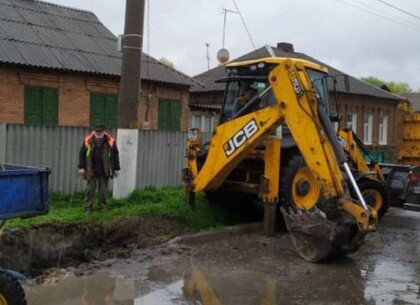 Коммунальщики ведут ремонт в пяти районах Харькова