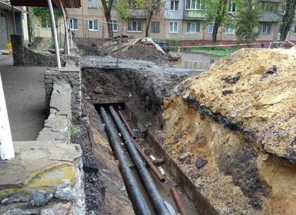 В Харькове перекладывают трубы отопления и горячего водоснабжения (фото)