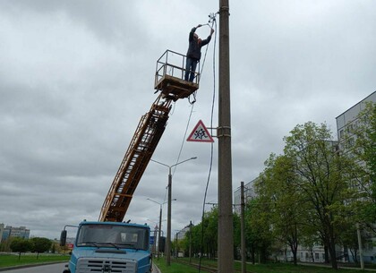 Наружное освещение продолжают восстанавливать в Харькове (фото)
