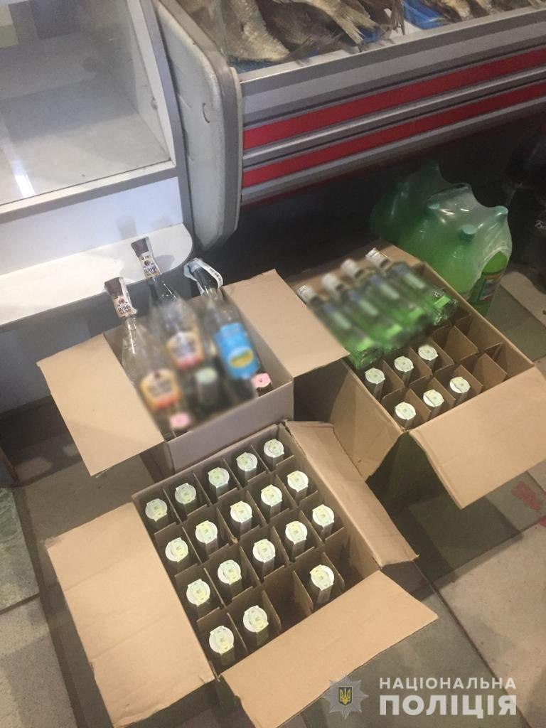 Криминал Харьков: Полицейские изъяли десятки бутылок алкоголя