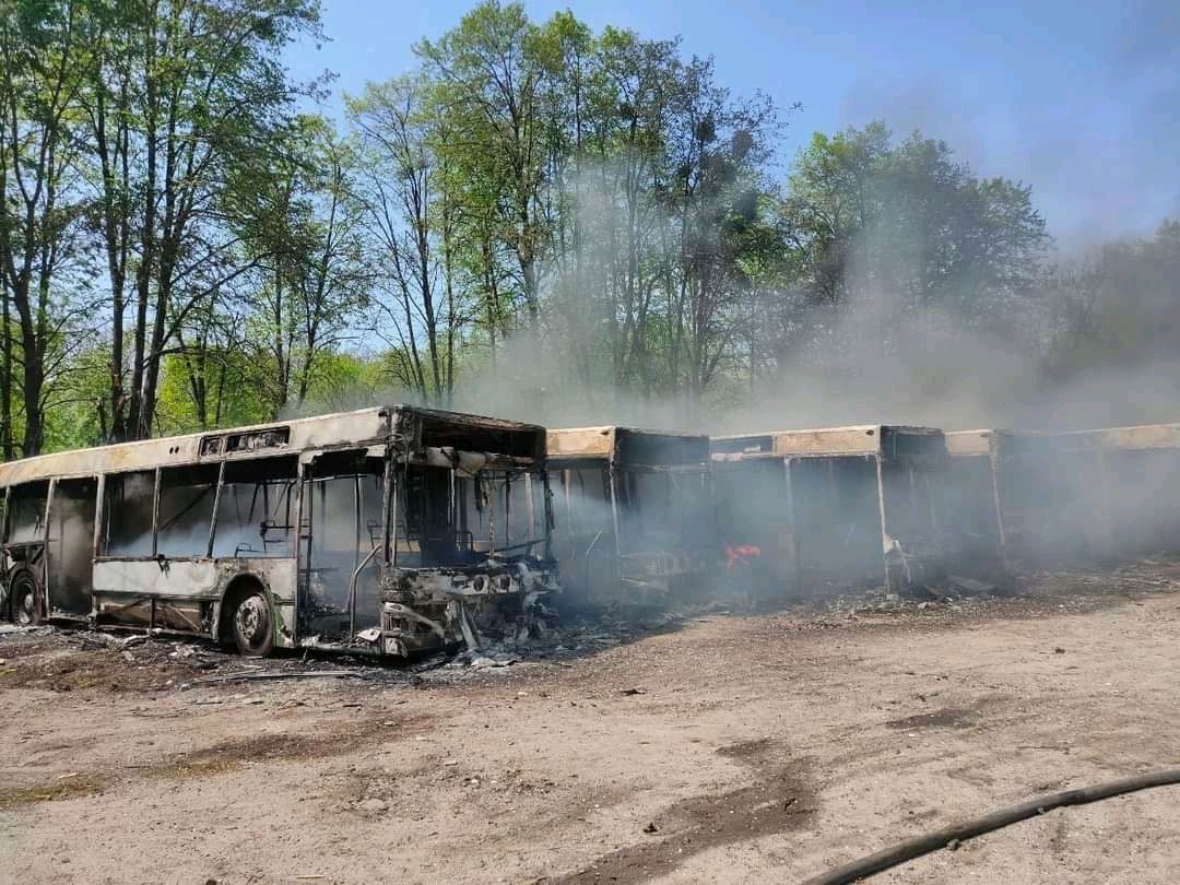 Горели дома, гаражи и транспорт: спасатели потушили пожары в Харькове