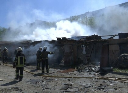 Обстрелы Харькова вызвали пожары в нескольких гаражных кооперативах: сводка ГСЧС на 6 мая