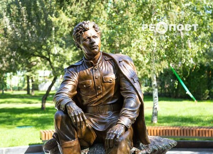 В Харькове восстановлен памятник Леониду Быкову