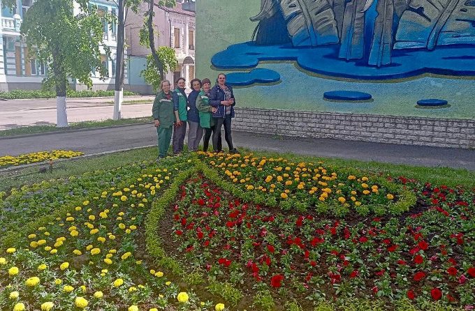 В Харькове продолжают высаживать цветы