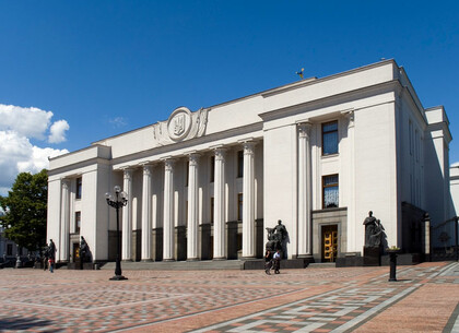 Парламент Украины продлил военное положение до конца лета