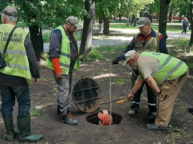 В Харькове восстанавливают разрушенные водоводы