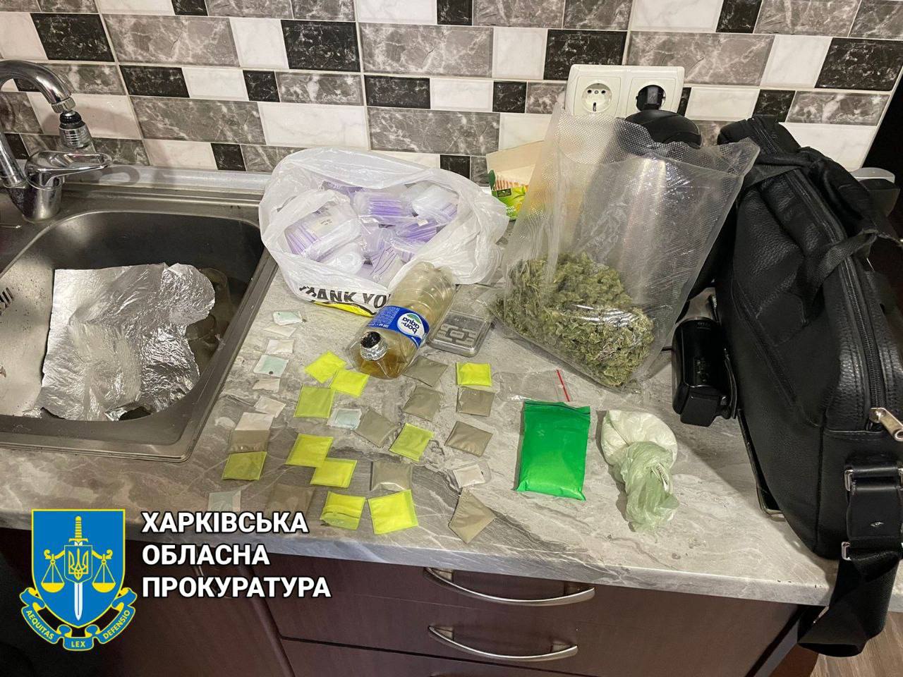 Криминал Харьков: Россиянин с фальшивыми паспортами и наркотиками задержан на блокпосте