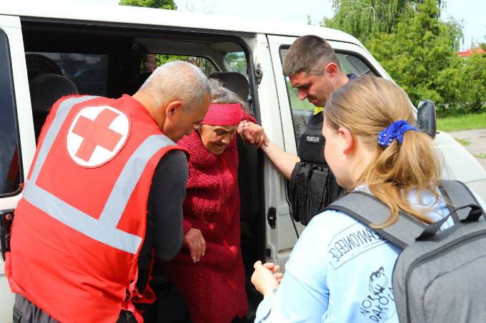 Из оккупированных районов Харьковской области удалось эвакуировать 1500 местных жителей