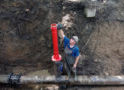 Как коммунальщики возвращают водоснабжение в дома Салтовки (фото)