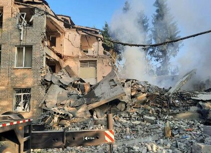 Ракетный удар разрушил школу в Харькове (фото)