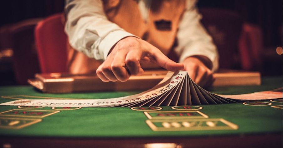 Какие существуют разновидности покерных поединков: виды турниров