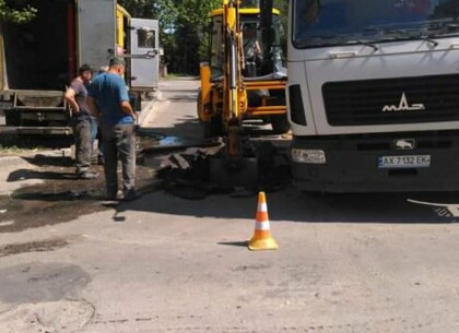 Коммунальщики ликвидировали аварию на водопроводе в Харькове