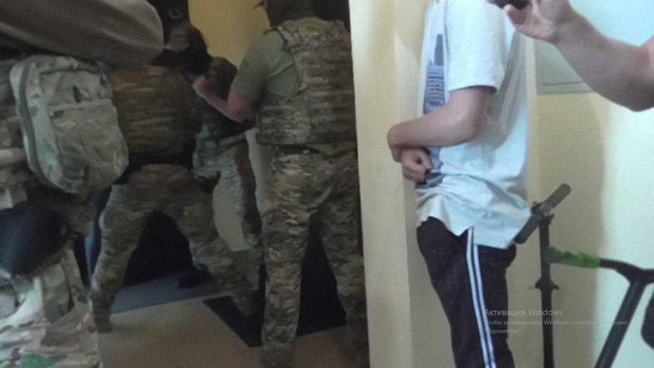 Помста злочинців: Намагалися залякати офіцера поліції сокирою у Харкові