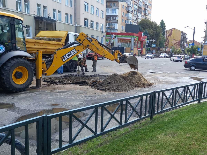 Новини Харкова: комунальники відновлюють водопостачання
