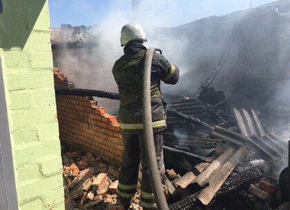 Рятувальники розповіли, як тушили пожежу після обстрілу Харкова