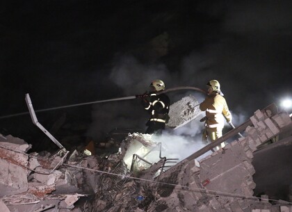 Після обстрілу Харькова зруйнована триповерхова адмінбудівля (фото)