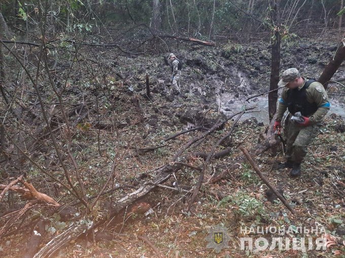 Слідчі в Київському районі Харкова зафіксували наслідки ракетного обстрілу