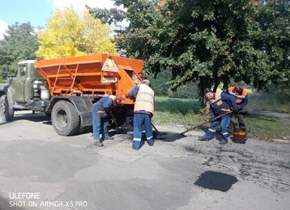 Комунальники Харкова ремонтуют пошкоджені будинки та шляхи