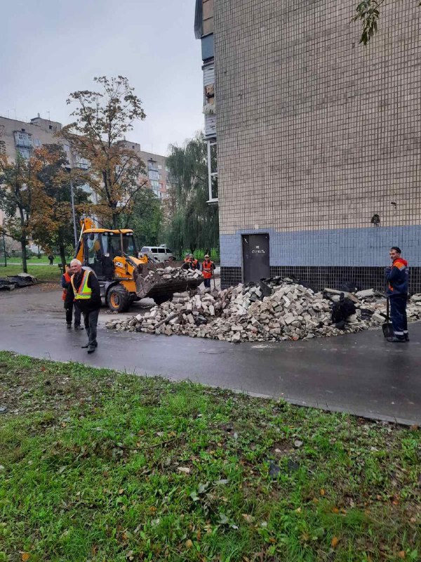 Обстріл Харкова: комунальники ліквідують  наслідки