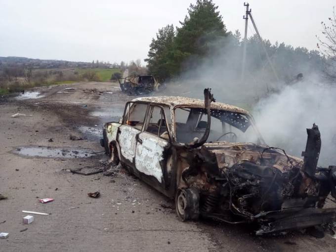 У цивільне авто вдарив протитанковий снаряд на дорозі між селами Куп’янського району Харківської області